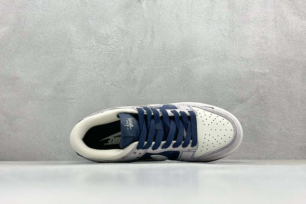 Nike SB Dunk Low x Stüssy - Navy Blue / White
